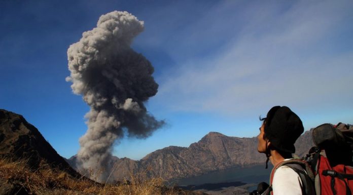 Bali évacué à cause d’un volcan, état d’alerte maximale décrété Bali évacué à cause d'un volcan, état d'alerte maximale décrété