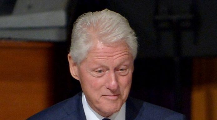 Le livre écrit par Bill Clinton adapté pour une série télé Le livre écrit par Bill Clinton adapté pour une série télé