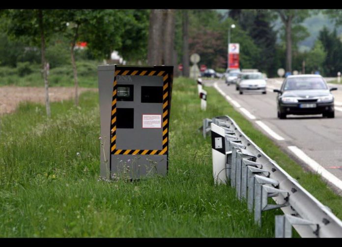 Les radars autonomes pourront maintenant flasher dans les virages