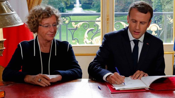 Macron signe les ordonnances de la loi travail