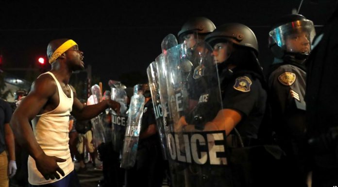 Violences à Saint-Louis après l’acquittement d’un policier Violences à Saint-Louis après l'acquittement d'un policier