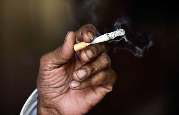 La fumée du tabac contient plus de sept-mille substances chimiques La fumée du tabac contient plus de sept-mille substances chimiques