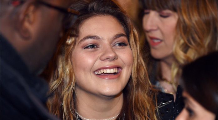 La chanteuse Louane parle pour la première fois de sa fille Esmée La chanteuse Louane parle pour la première fois de sa fille Esmée