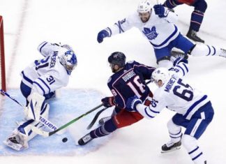 Pierre-Luc Dubois renverse Maple Leafs (détail) Pierre-Luc Dubois renverse Maple Leafs (détail)