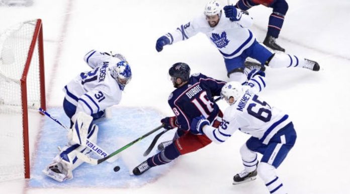 Pierre-Luc Dubois renverse Maple Leafs (détail) Pierre-Luc Dubois renverse Maple Leafs (détail)