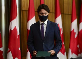 Justin Trudeau et son épouse souhaitent prompt rétablissement à Donald Trump et Mélania Trump Justin Trudeau et son épouse souhaitent prompt rétablissement à Donald Trump et Mélania Trump