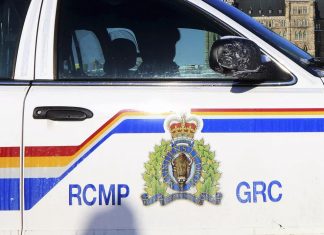 Canada : La GRC a arrêté et inculpé deux agents du Service de police d’Ottawa La GRC de Loon Lake enquête sur la mort d’un piéton frappé par un véhicule