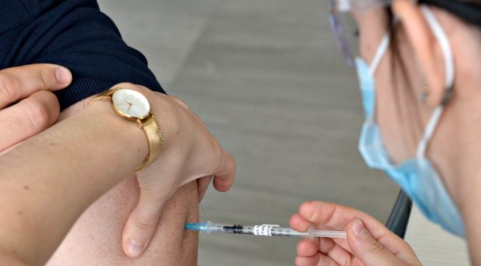 Coronavirus : 663 nouveaux cas et quatre décès supplémentaires au Québec Coronavirus : 663 nouveaux cas et quatre décès supplémentaires au Québec