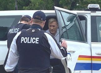 Coronavirus : Maxime Bernier arrêté au Manitoba pour non respect des règles sanitaires Coronavirus : Maxime Bernier arrêté au Manitoba pour non respect des règles sanitaires