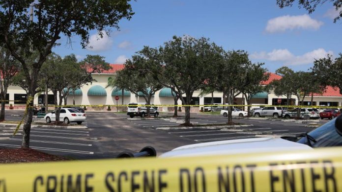 États-Unis : Une grand-mère et son petit-fils de 2 ans tués dans une fusillade en Floride