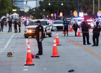Floride : Un véhicule percute des spectateurs pendant le défilé de la fierté Floride : Un véhicule percute des spectateurs pendant le défilé de la fierté