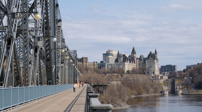 La frontière Québec-Ontario ouverte dès mercredi (ministre de la Sécurité publique) La frontière Québec-Ontario ouverte dès mercredi (ministre de la Sécurité publique)