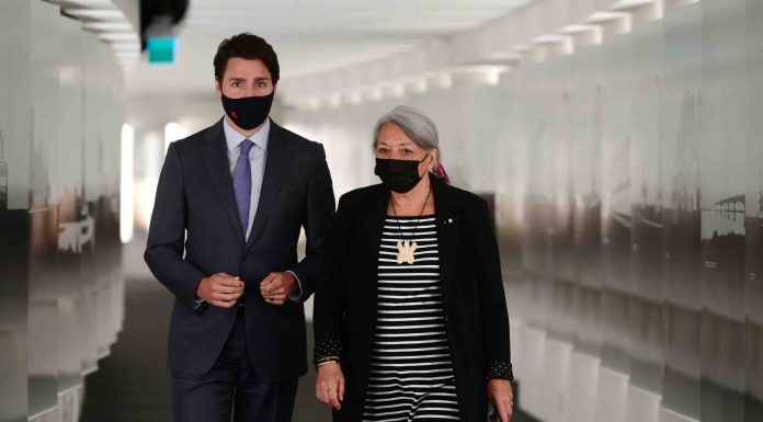Mary Simon devient la 30e gouverneure générale du Canada, une première au pays Mary Simon devient la 30e gouverneure générale du Canada, une première au pays