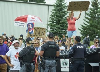 Blanchet suggère à Trudeau de changer d’attitude devant les manifestants anti-vaccin Blanchet suggère à Trudeau de changer d’attitude devant les manifestants anti-vaccin