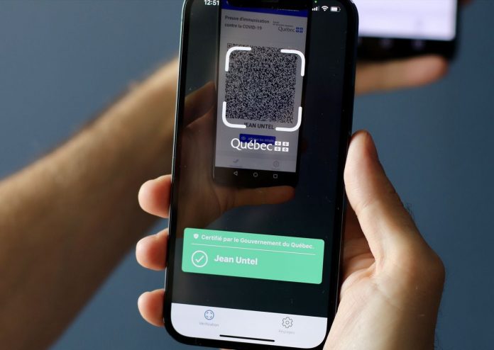 les Québécois vaccinés sont invités à télécharger l’application gratuite VaxiCode compatible Apple et Android