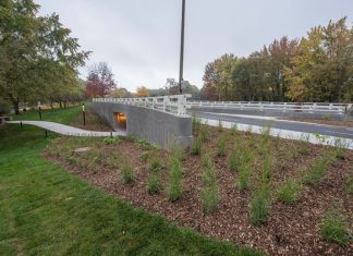 Deux nouveaux ponts intégrant le verre récupéré de l’équivalent de 70 000 bouteilles de vin Deux nouveaux ponts intégrant le verre récupéré de l'équivalent de 70 000 bouteilles de vin