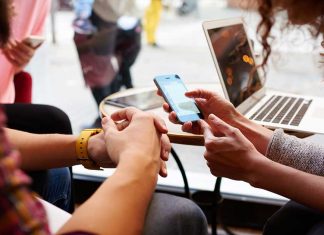 Hameçonnage par SMS : des fraudeurs arrêtés au centre-ville de Montréal Hameçonnage par SMS : des fraudeurs arrêtés au centre-ville de Montréal