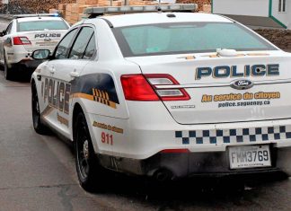 Saguenay : Un automobiliste arrache un poteau d’Hydro-Québec Saguenay : Un automobiliste arrache un poteau d'Hydro-Québec