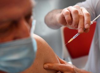 Clic Santé : les 60 ans et plus peuvent prendre rendez-vous pour leur 3e dose Clic Santé : les 60 ans et plus peuvent prendre rendez-vous pour leur 3e dose