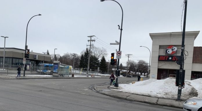 Québec : Écoles, bars et gyms sont fermés depuis 17h Québec : Écoles, bars et gyms sont fermés depuis 17h