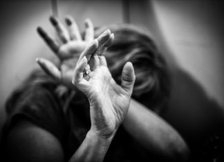 Violence conjugale et féminicides : Québec introduit les bracelets antirapprochement Violence conjugale et féminicides : Québec introduit les bracelets antirapprochement