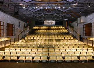 Montréal : Porter le lieu à la salle d’exposition de L’Entrepôt de Lachine Montréal : Porter le lieu à la salle d'exposition de L'Entrepôt de Lachine