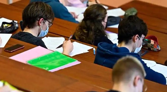 Coronavirus : Québec annonce la fin du port masque obligatoire en classe pour les élèves Coronavirus : Québec annonce la fin du port masque obligatoire en classe pour les élèves
