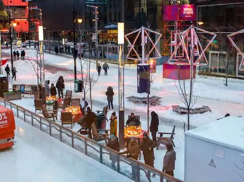 La Ville de Montréal inaugure une patinoire au centre-ville