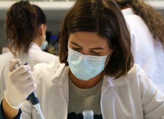 Davantage de bourses soutenant les femmes dans les STIM Davantage de bourses soutenant les femmes dans les STIM