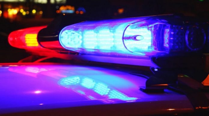 Deux jeunes adultes arrêtés avec une arme illégale dans une station-service Deux jeunes adultes arrêtés avec une arme illégale dans une station-service