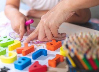 Une éducatrice en garderie montréalaise admet avoir frappé quatre enfants Une éducatrice en garderie montréalaise admet avoir frappé quatre enfants