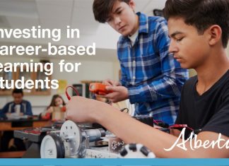 Investir dans les apprentissages axés sur les carrières pour les élèves Investir dans les apprentissages axés sur les carrières pour les élèves