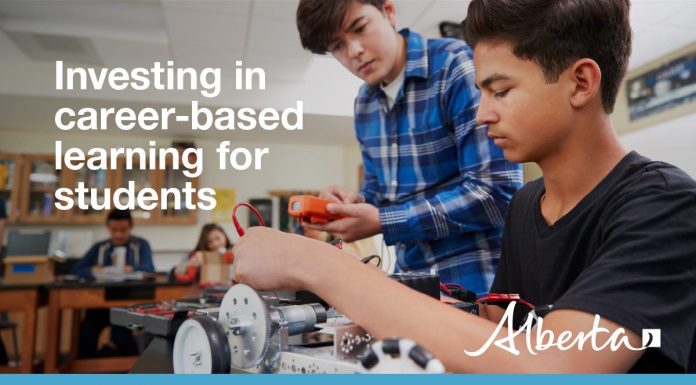 Investir dans les apprentissages axés sur les carrières pour les élèves Investir dans les apprentissages axés sur les carrières pour les élèves