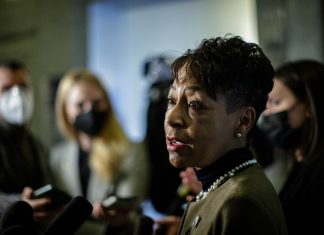 La ministre Nadine Girault se retire et elle laissera son siège La ministre Nadine Girault se retire et elle laissera son siège