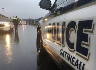 Fraudes visant les aînés: quatre suspects arrêtés par la police de Montréal Fraudes visant les aînés: quatre suspects arrêtés par la police de Montréal