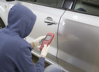 Tentative de vol de véhicule : trois jeunes hommes pris en flagrant délit Tentative de vol de véhicule : trois jeunes hommes pris en flagrant délit
