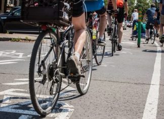 Montréal ajoutera 200 km de pistes cyclables d’ici cinq ans Montréal ajoutera 200 km de pistes cyclables d'ici cinq ans