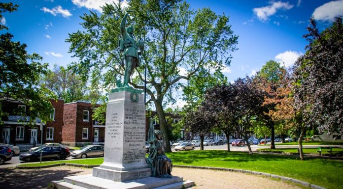 Montréal: inauguration d’un nouveau muret et des nouveaux aménagements Montréal: inauguration d'un nouveau muret et des nouveaux aménagements