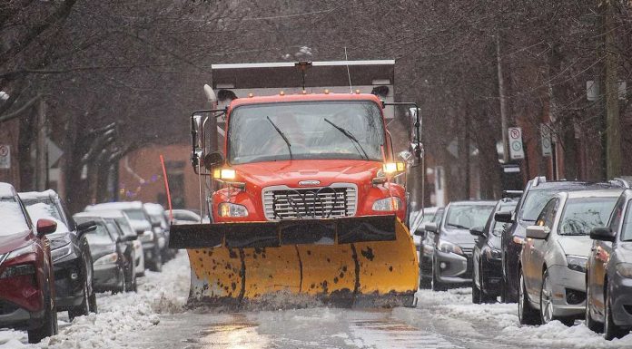 Une première opération de chargement locale de la neige à Montréal Une première opération de chargement locale de la neige à Montréal