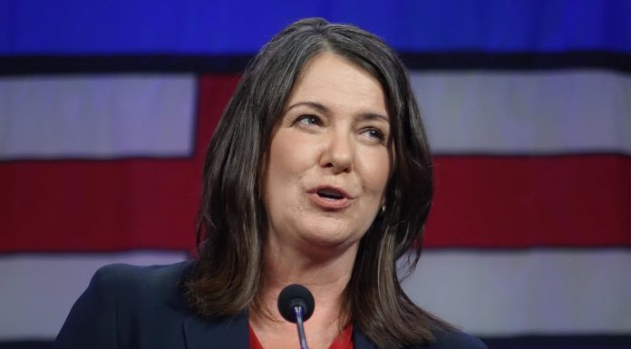 Message du jour de l’An de la première ministre Danielle Smith Message du jour de l’An de la première ministre Danielle Smith