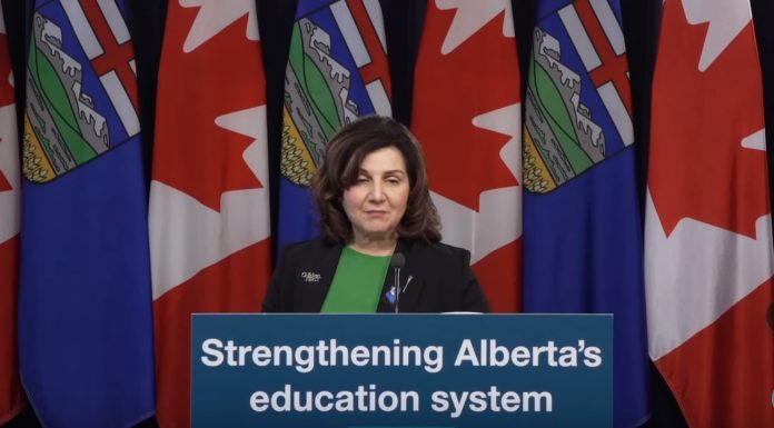 Nouveau curriculum prêt pour les écoles francophones Nouveau curriculum prêt pour les écoles francophones