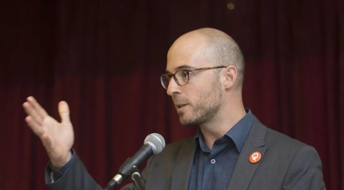 Sol Zanetti se bat pour la reconnaissance du deuil des deux parents lors d’un décès périnatal Sol Zanetti se bat pour la reconnaissance du deuil des deux parents lors d'un décès périnatal