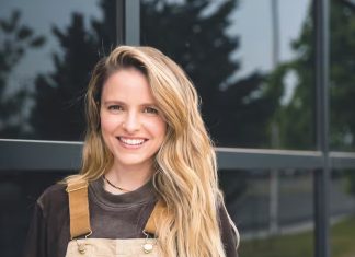 Sarah-Jeanne Labrosse dévoile son baby-bump en robe transparente Sarah-Jeanne Labrosse dévoile son baby-bump en robe transparente