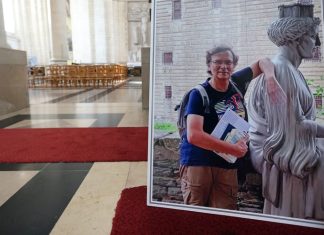Adieux à Dominique Bernard à Arras : Le Discours Émouvant d’Isabelle, son Épouse Adieux à Dominique Bernard à Arras : Le Discours Émouvant d'Isabelle, son Épouse