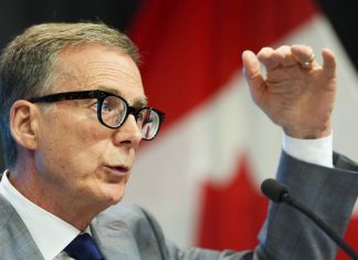 Le Gouverneur de la Banque du Canada réagit aux Premiers Ministres sur le Taux Directeur Le Gouverneur de la Banque du Canada réagit aux Premiers Ministres sur le Taux Directeur