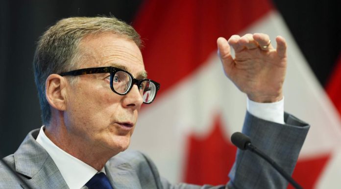 Le Gouverneur de la Banque du Canada réagit aux Premiers Ministres sur le Taux Directeur Le Gouverneur de la Banque du Canada réagit aux Premiers Ministres sur le Taux Directeur