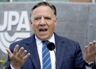 François Legault : Satisfait de sa visite en France malgré la controverse sur l’immigration Demandeurs d'asile: «J'ai l'appui de la majorité des Québécois», dit Legault